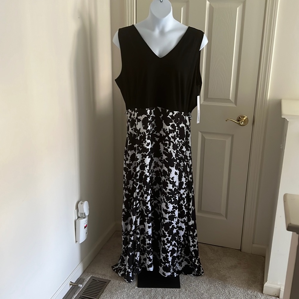 Modamix black and white long dress NWT